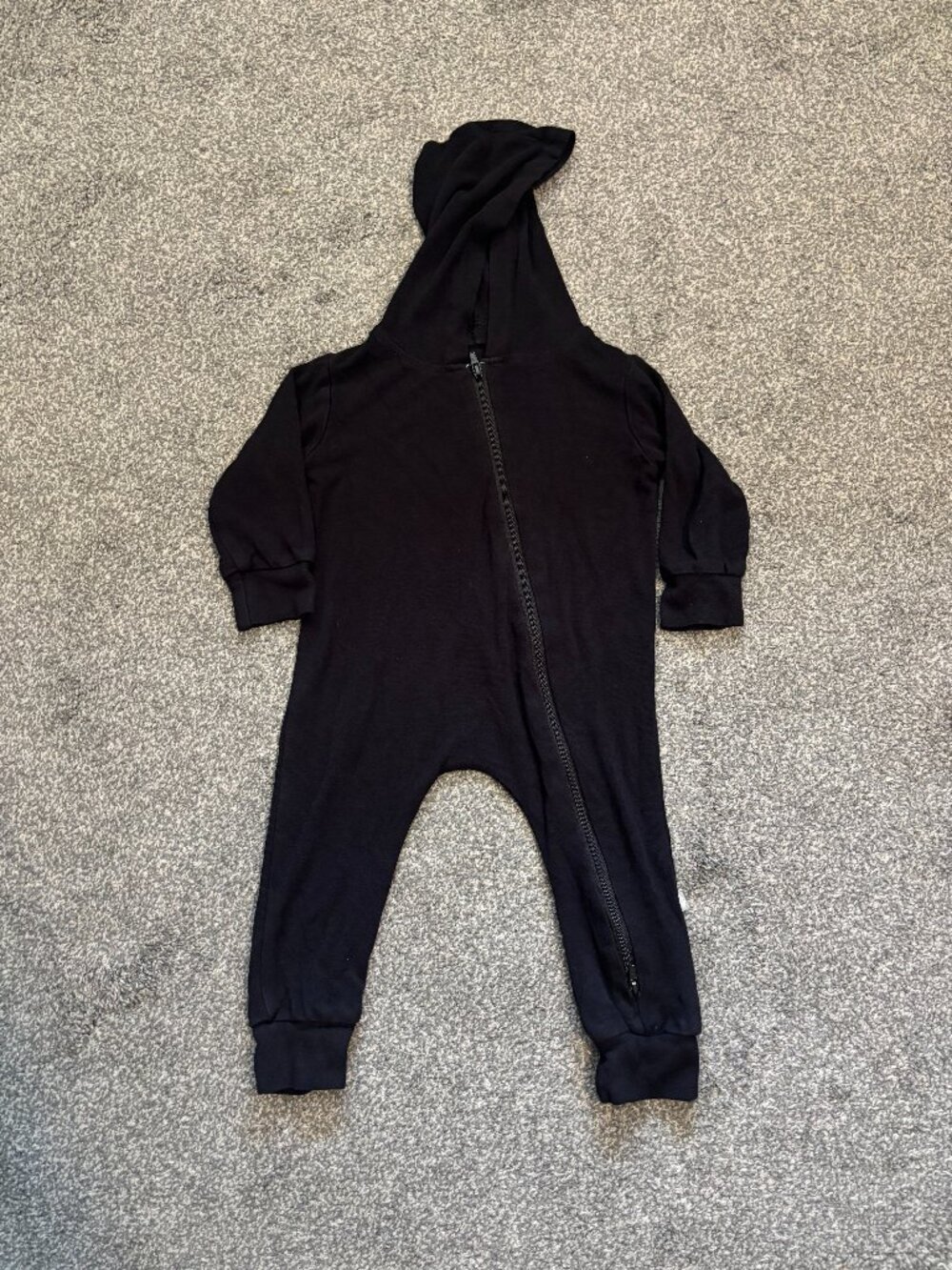 Kyte Baby black hooded 2-way zipper sleeper